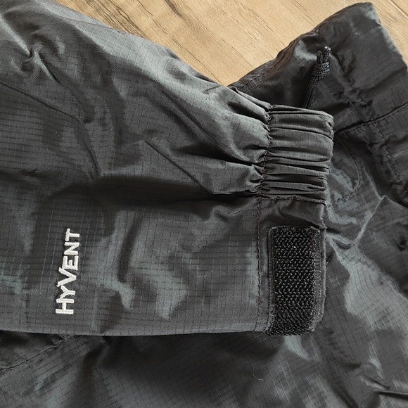 EUC TNF Rain Jacket - Picture 3 of 11